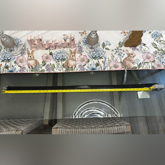 YSL SAINT LAURENT
Calfskin Snakeskin Embossed Love Heart Belt Bag Black - Picture 13 of 14